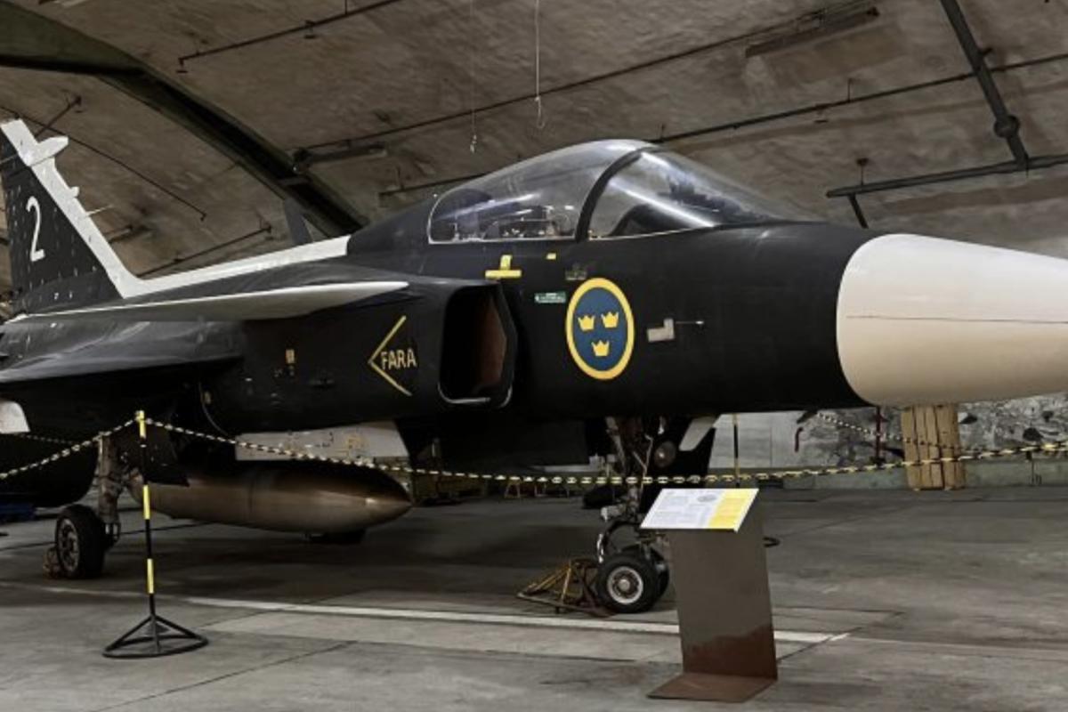 Fighter display 
